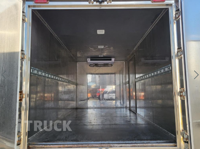 타타대우 더쎈 3.5톤 광폭 냉동탑 7