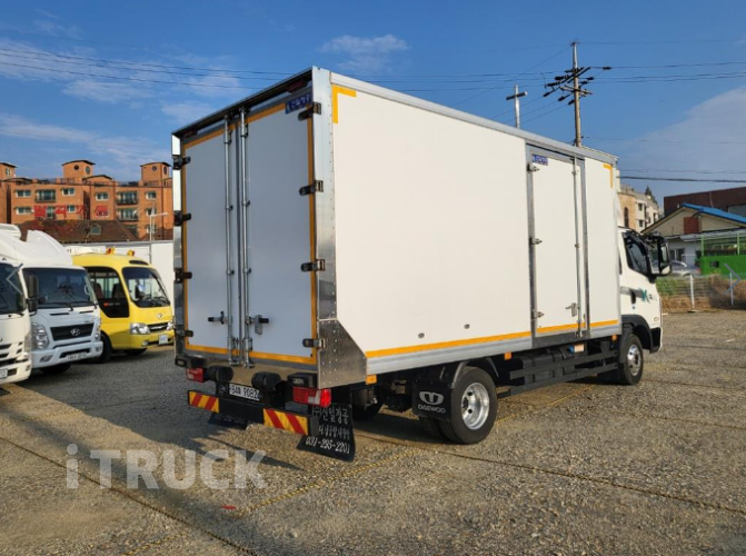 타타대우 더쎈 3.5톤 광폭 냉동탑 3