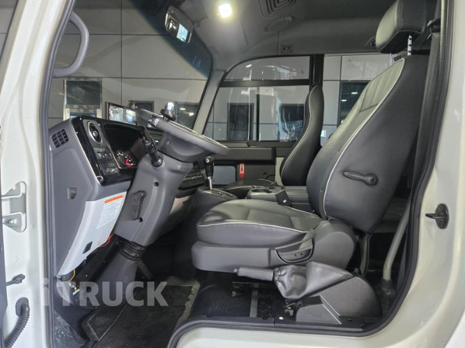 현대 버스 25인승 12