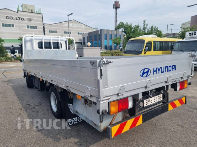 현대 마이티와이드 2.5톤 광폭 카고 슈퍼캡 6