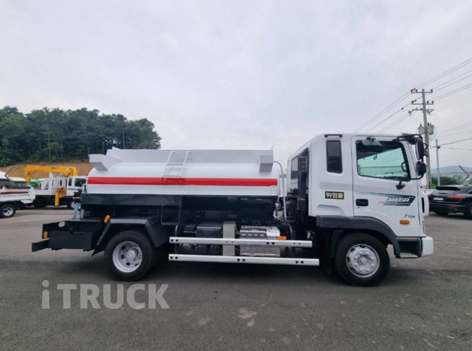 현대 탱크로리 메가트럭 5,000L 수동 4