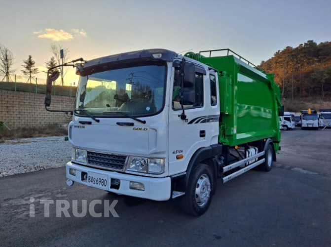 현대 압축진개 메가트럭 5톤 밀판식 배출