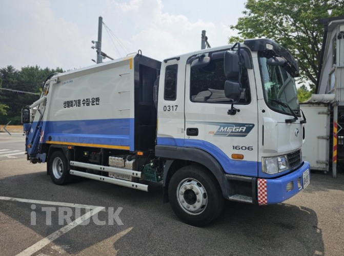 현대 압축진개 메가트럭 5톤 덤프식 배출 1