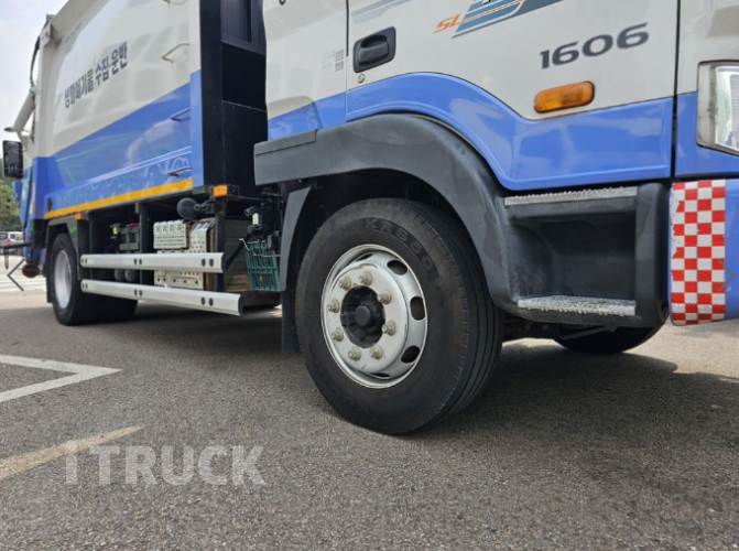 현대 압축진개 메가트럭 5톤 덤프식 배출 6