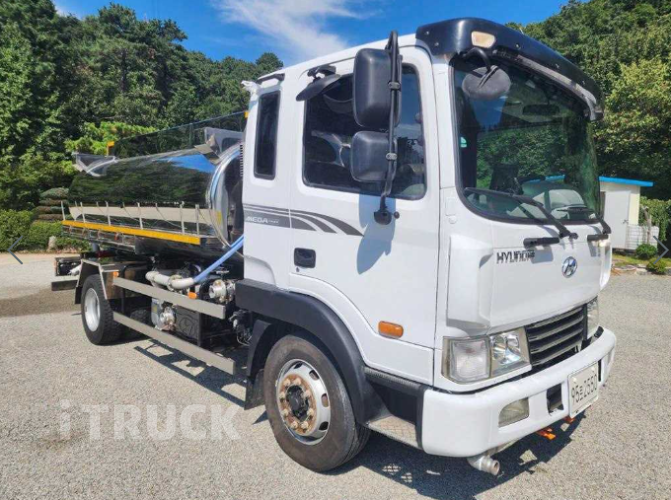 현대 살수차 메가트럭 스텐탱크 8,200L 수동 1