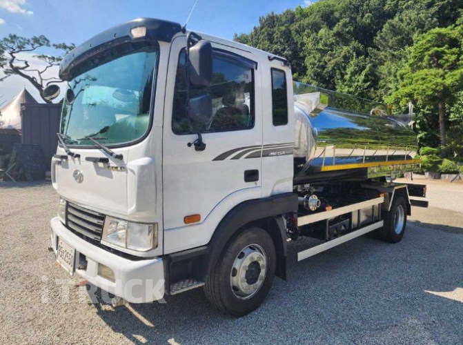 현대 살수차 메가트럭 스텐탱크 8,200L 수동 0