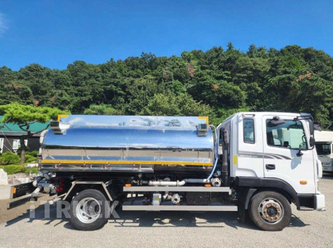 현대 살수차 메가트럭 스텐탱크 8,200L 수동 3