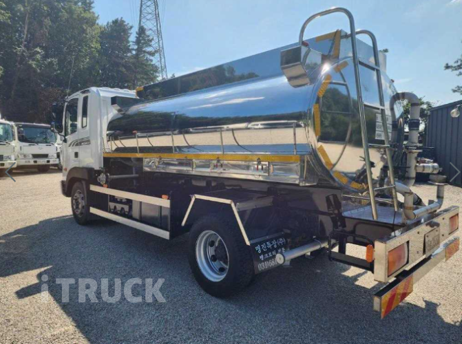 현대 살수차 메가트럭 스텐탱크 8,200L 수동 4