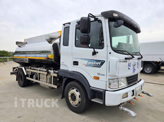 현대 살수차 메가트럭 스텐탱크 7,500L 수동 1
