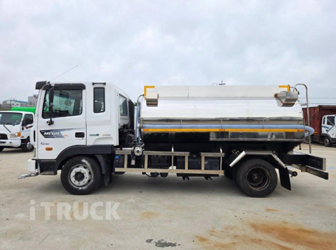 현대 살수차 메가트럭 스텐탱크 7,500L 수동 3