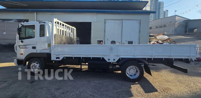 현대 메가트럭 235 단바리 카고 4.5톤 수동 3