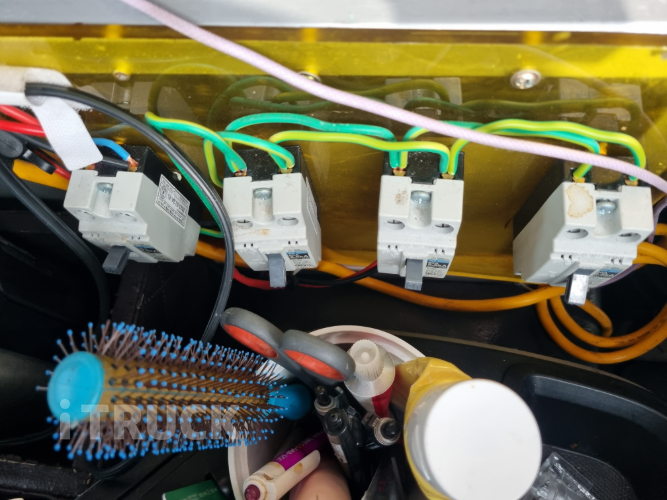 현대 파비스 325 후축 윙바디 13.5톤 오토 14