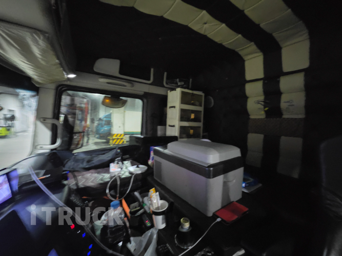 타타대우 맥쎈 320 후축 냉동 컨테이너탑 8.5톤 오토 18