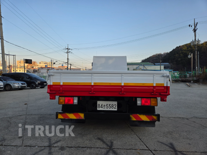 현대 메가트럭 280 후축 카고 8.5톤 수동 3