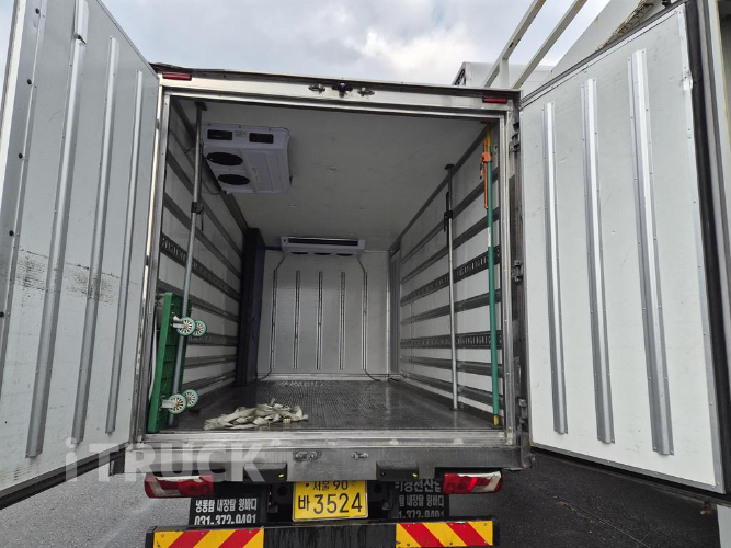 타타대우 더쎈 3.5톤 광폭 냉동탑 투냉 6