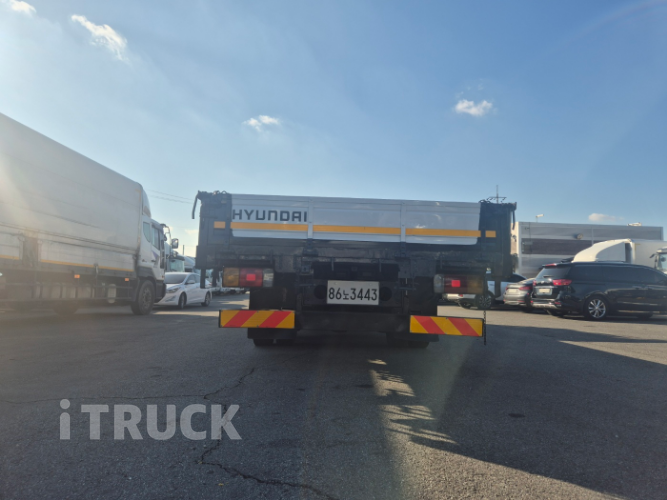 현대 메가트럭 250 단바리 카고 4.5톤 수동 8