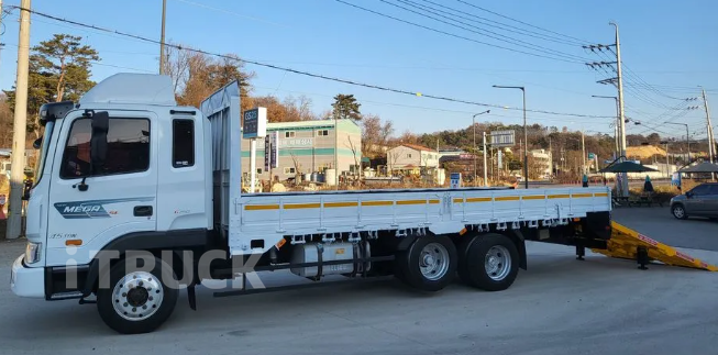 현대 메가트럭 250 앞축 카고 4.5톤 수동 7
