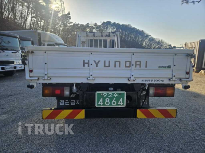 현대 메가트럭 235 단바리 카고 5톤 수동 4