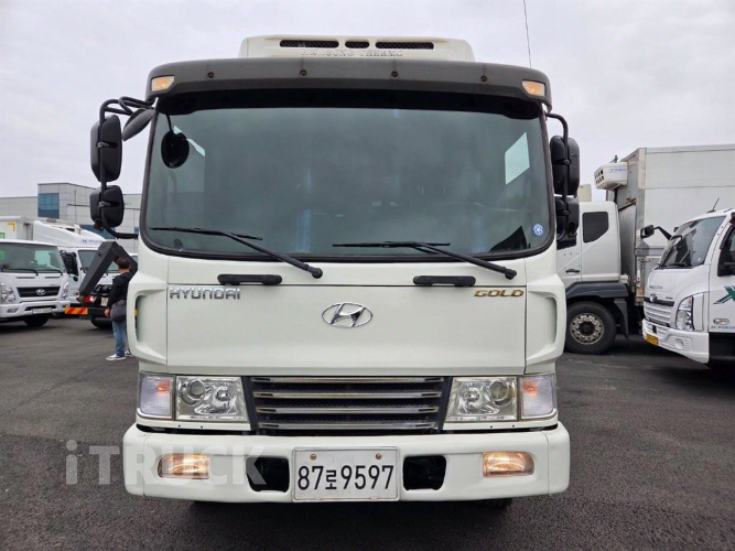 현대 메가트럭 3.5톤 광폭 냉동탑 1