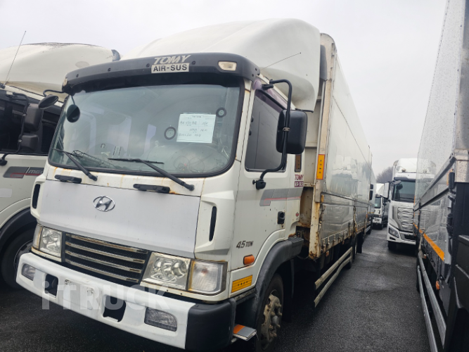 현대 메가트럭 260 후축 윙바디 4.5톤 수동 1