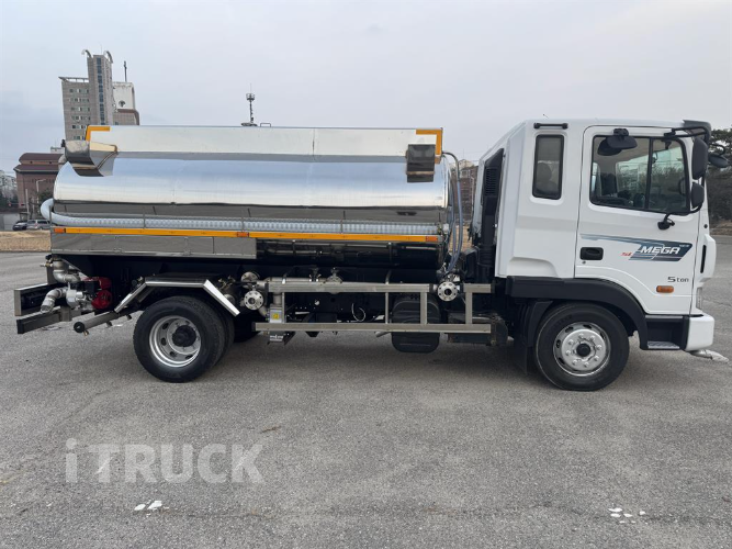 현대 살수차 메가트럭 스텐탱크 8,000L 수동 5