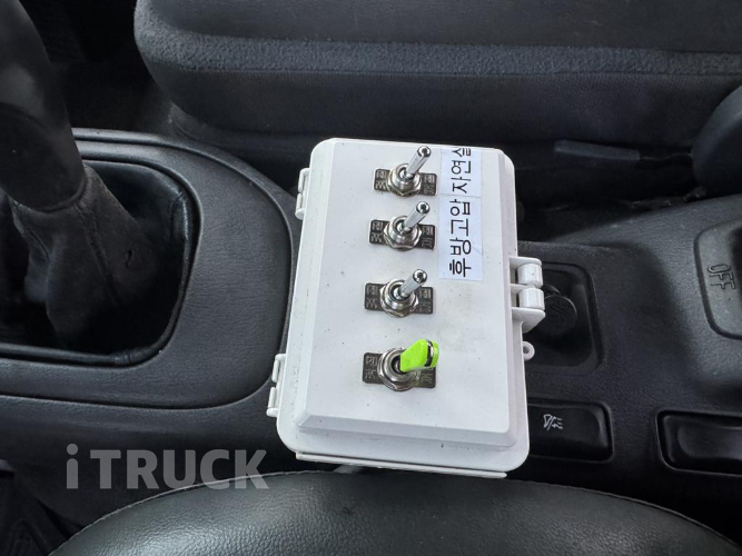 현대 살수차 메가트럭 스텐탱크 8,000L 수동 18