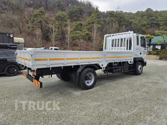 현대 메가트럭 250 단바리 카고 4.5톤 수동 2