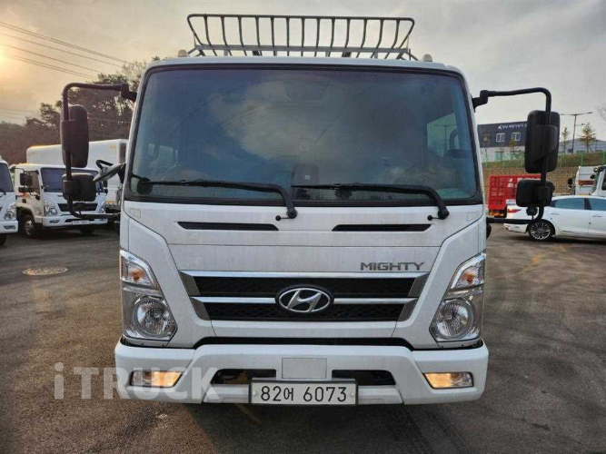 현대 메가트럭 4톤 광폭 카고 슈퍼캡 2