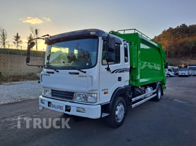 현대 압축진개 메가트럭 5톤 밀판식 배출 - 중고 트럭 매물 이미지