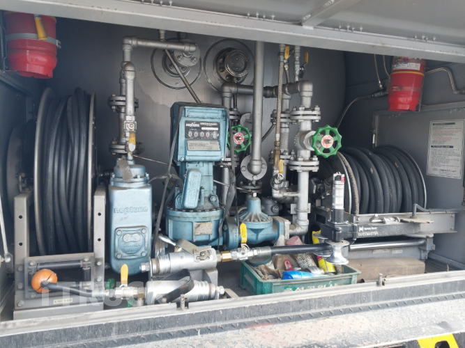 현대 탱크로리 메가트럭 LPG탱크 수동 - 중고 트럭 매물 이미지