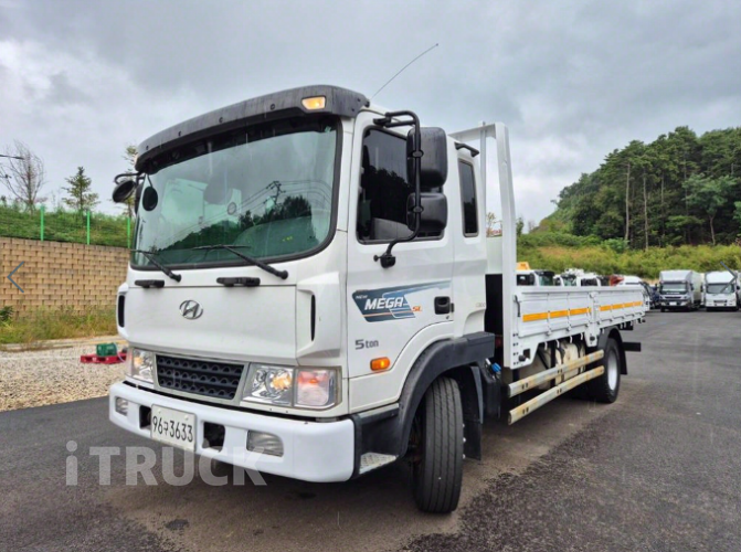 현대 메가트럭 300 단바리 카고 5톤 오토 - 중고 트럭 매물 이미지
