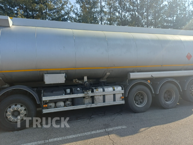 볼보 탱크로리 FM 32,000L 오토 리타더 - 중고 트럭 매물 이미지