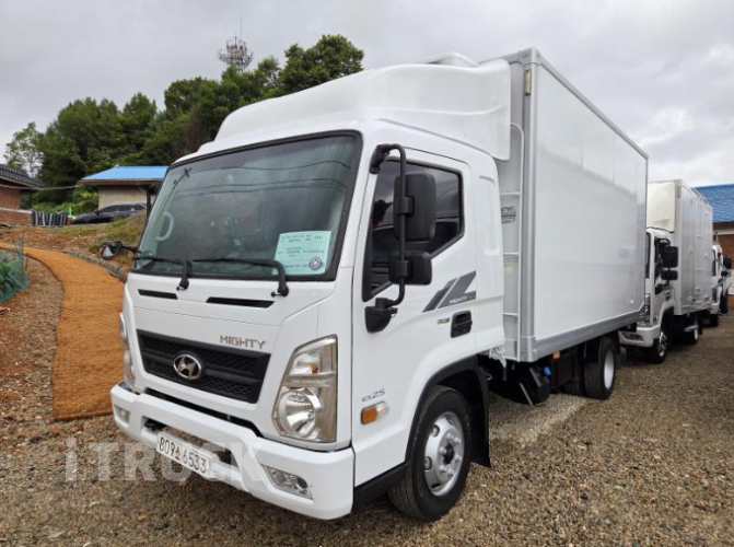 현대 올뉴마이티 2.5톤 냉동탑 - 중고 트럭 매물 이미지