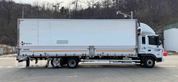 현대 메가트럭 280 후축 냉장윙 4.5톤 오토 - 중고 트럭 매물 이미지