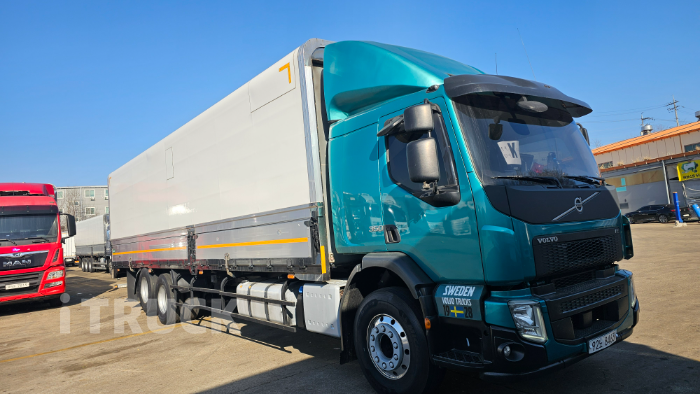 볼보 FL 350 후축 냉장윙 9.5톤 오토 - 중고 트럭 매물 이미지