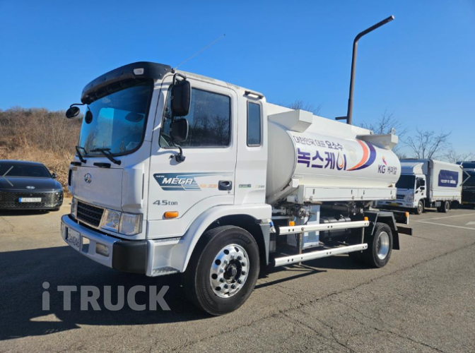 현대 탱크로리 메가트럭 스텐탱크 8,300L 수동 - 중고 트럭 매물 이미지