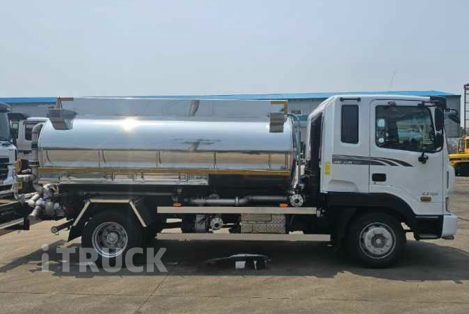 현대 살수차 메가트럭 스텐탱크 8,000L 수동 - 중고 트럭 매물 이미지