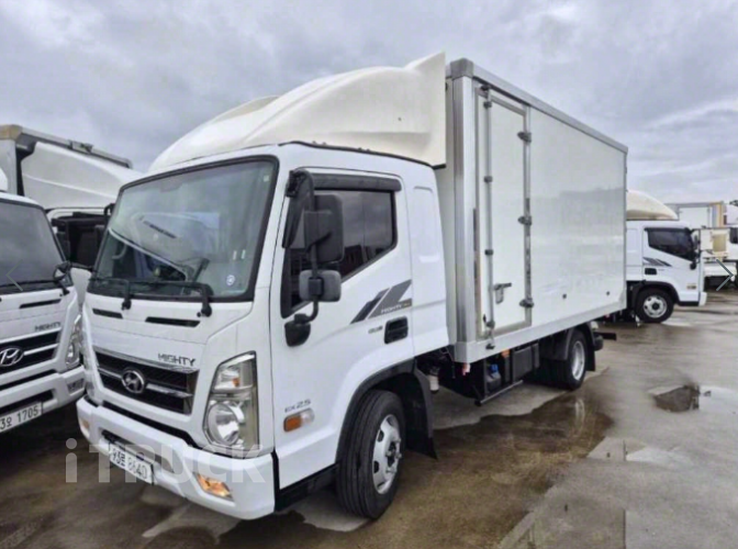 현대 올뉴마이티 2.5톤 냉동탑 - 중고 트럭 매물 이미지
