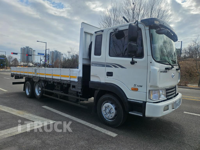 현대 메가트럭 250 앞축 카고 5톤 수동 - 중고 트럭 매물 이미지