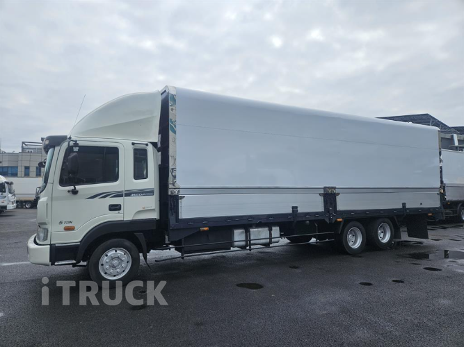 현대 메가트럭 260 후축 윙바디 4.5톤 수동 - 중고 트럭 매물 이미지