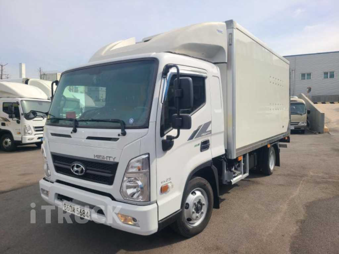 현대 올뉴마이티 2.5톤 냉동탑 - 중고 트럭 매물 이미지