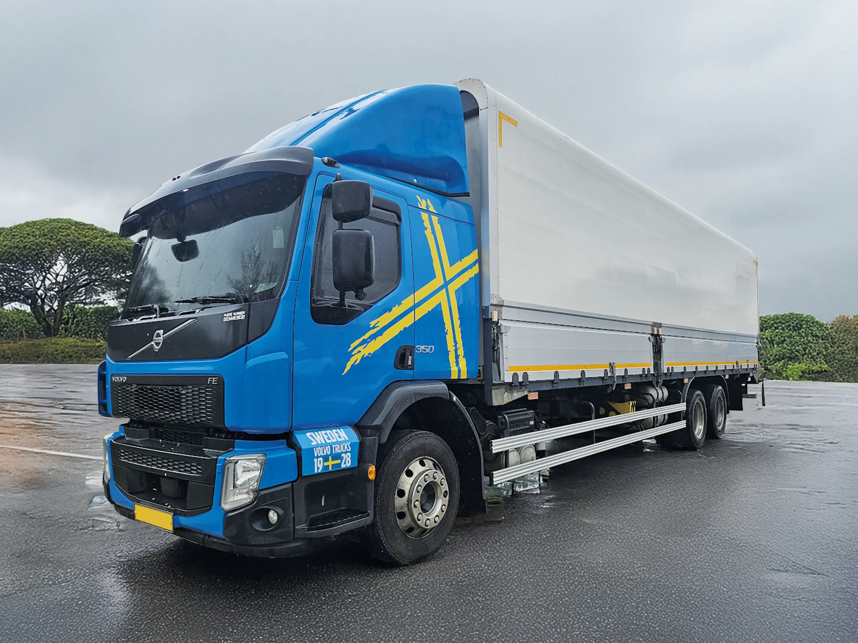 볼보 FE 350 후축 윙바디 10.1톤 오토 - 중고 트럭 매물 이미지