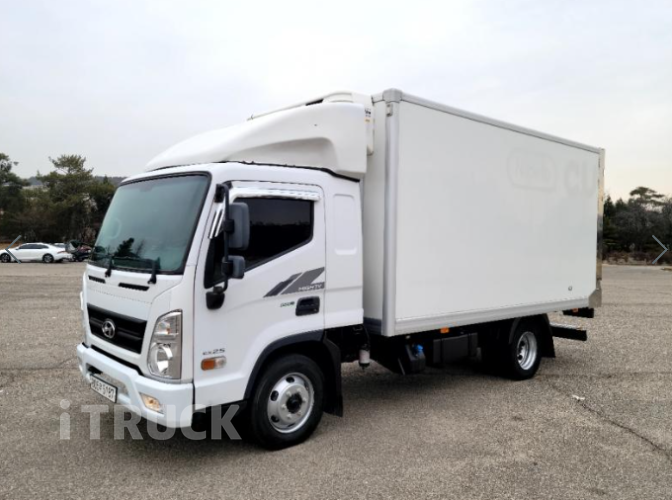 현대 올뉴마이티 2.5톤 냉동탑 - 중고 트럭 매물 이미지