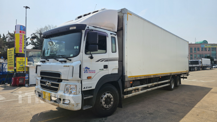 현대 메가트럭 와이드캡 300 후축 냉장윙 4.5톤 수동 - 중고 트럭 매물 이미지