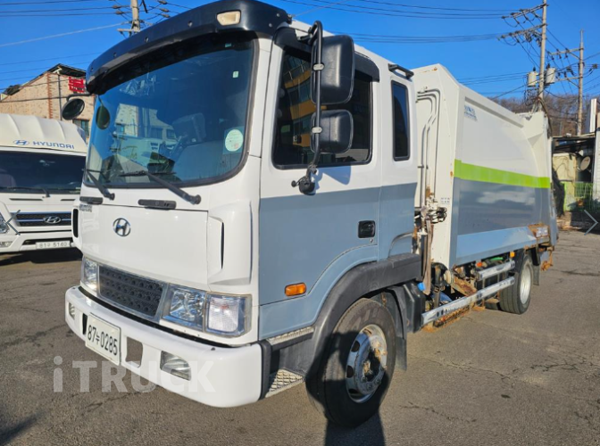 현대 압축진개 메가트럭 5톤 밀판식 배출 - 중고 트럭 매물 이미지