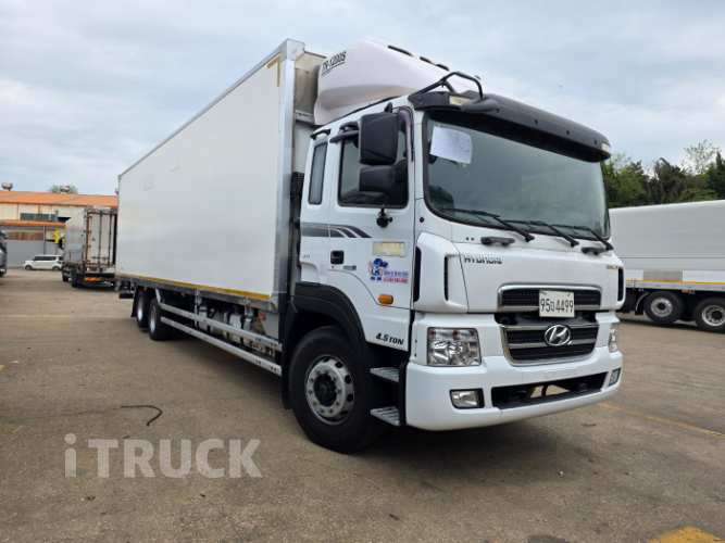 현대 메가트럭 와이드캡 300 후축 냉동윙 4.5톤 수동 - 중고 트럭 매물 이미지