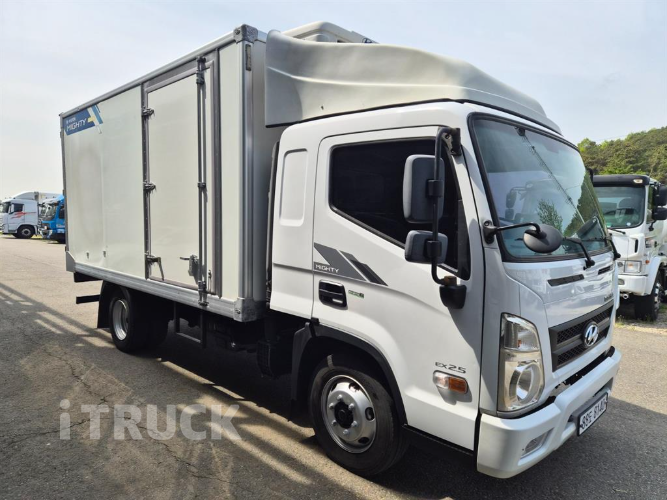 현대 올뉴마이티 2.5톤 냉동탑 - 중고 트럭 매물 이미지