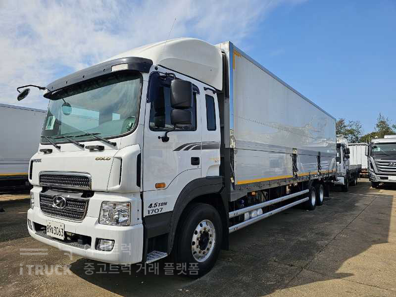 메가트럭 와이드캡 300 후축 윙바디 4.5톤 수동 - 중고 트럭 매물 이미지