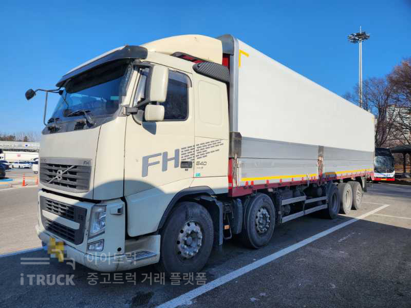 FH 540 후축 상승윙바디 25톤 오토 - 중고 트럭 매물 이미지