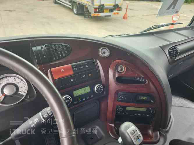 메가트럭 와이드캡 300 후축 윙바디 4.5톤 수동